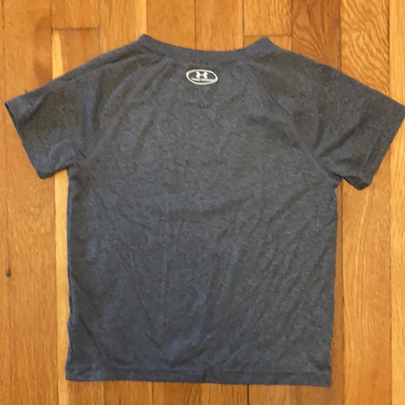 Boys underarmor t-shirt, moisture wick. Gray. - Picture 3 of 3